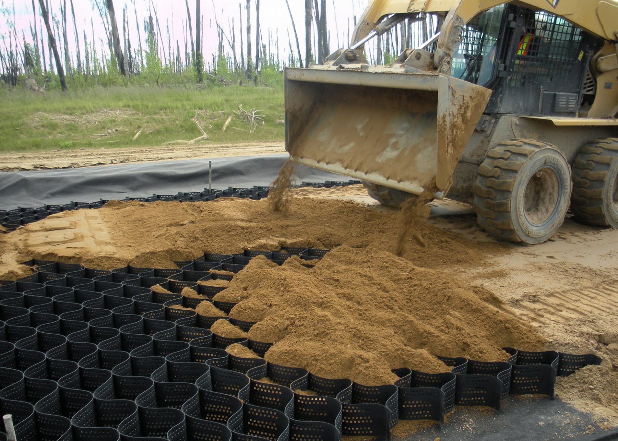 Укладка щебня. Укладка щебня. Щебень дорожный. Засыпка щебнем. Фракционированное пеностекло щп 100/30-60.